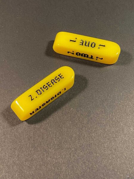 Mörk Borg RPG: Portents of the Degloved Hand - Yellow Dice Set